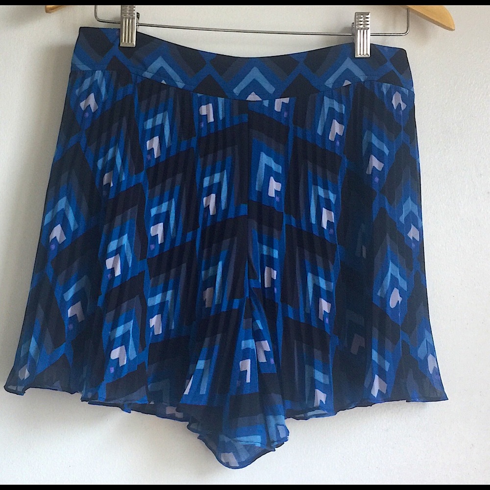CLUB MONACO High Rise Pleated Short